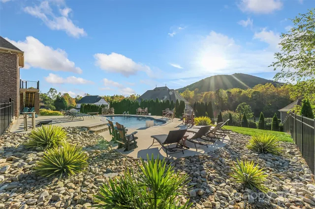 $999,000 | 5836 Bakers Point, Hickory, NC 28602