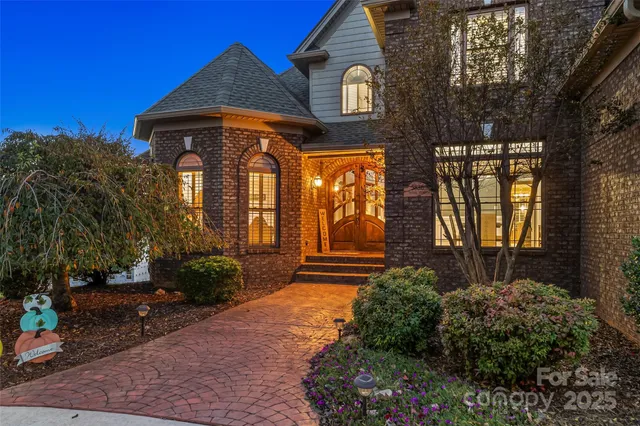 $999,000 | 5836 Bakers Point, Hickory, NC 28602