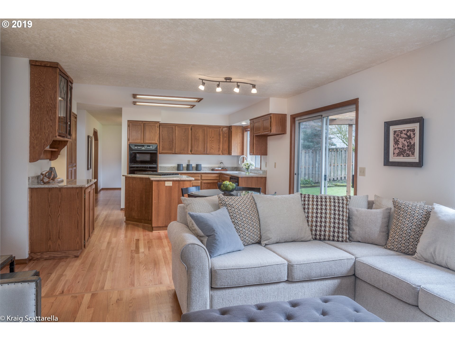 13675 Southwest Weir Road Beaverton, OR 97008 - Photo 11 of 26 Family Room