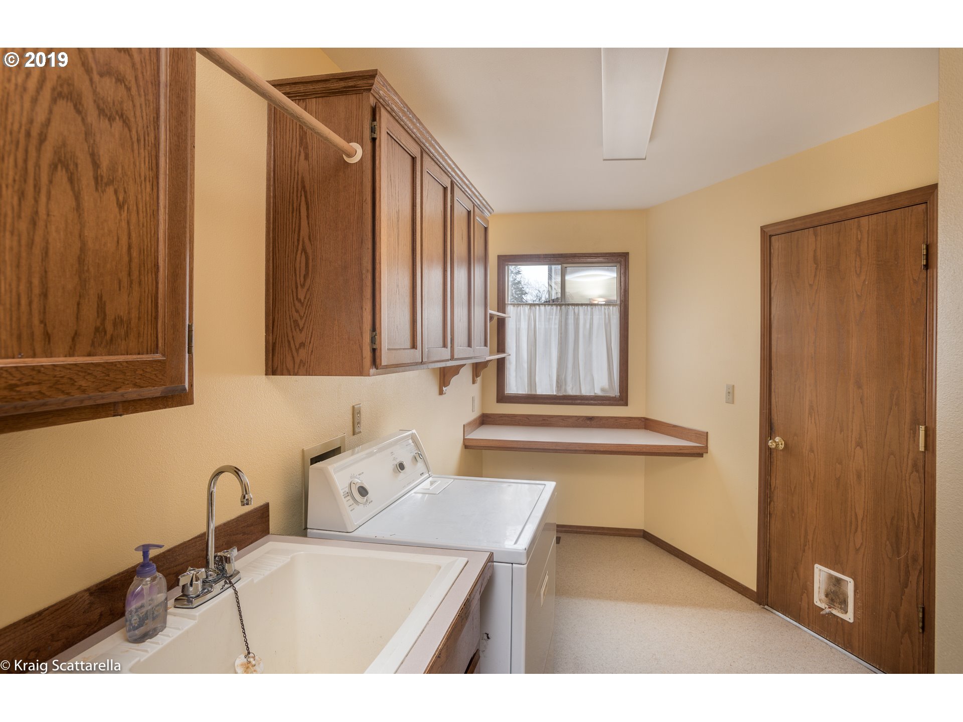 13675 Southwest Weir Road Beaverton, OR 97008 - Photo 14 of 26 Laundry