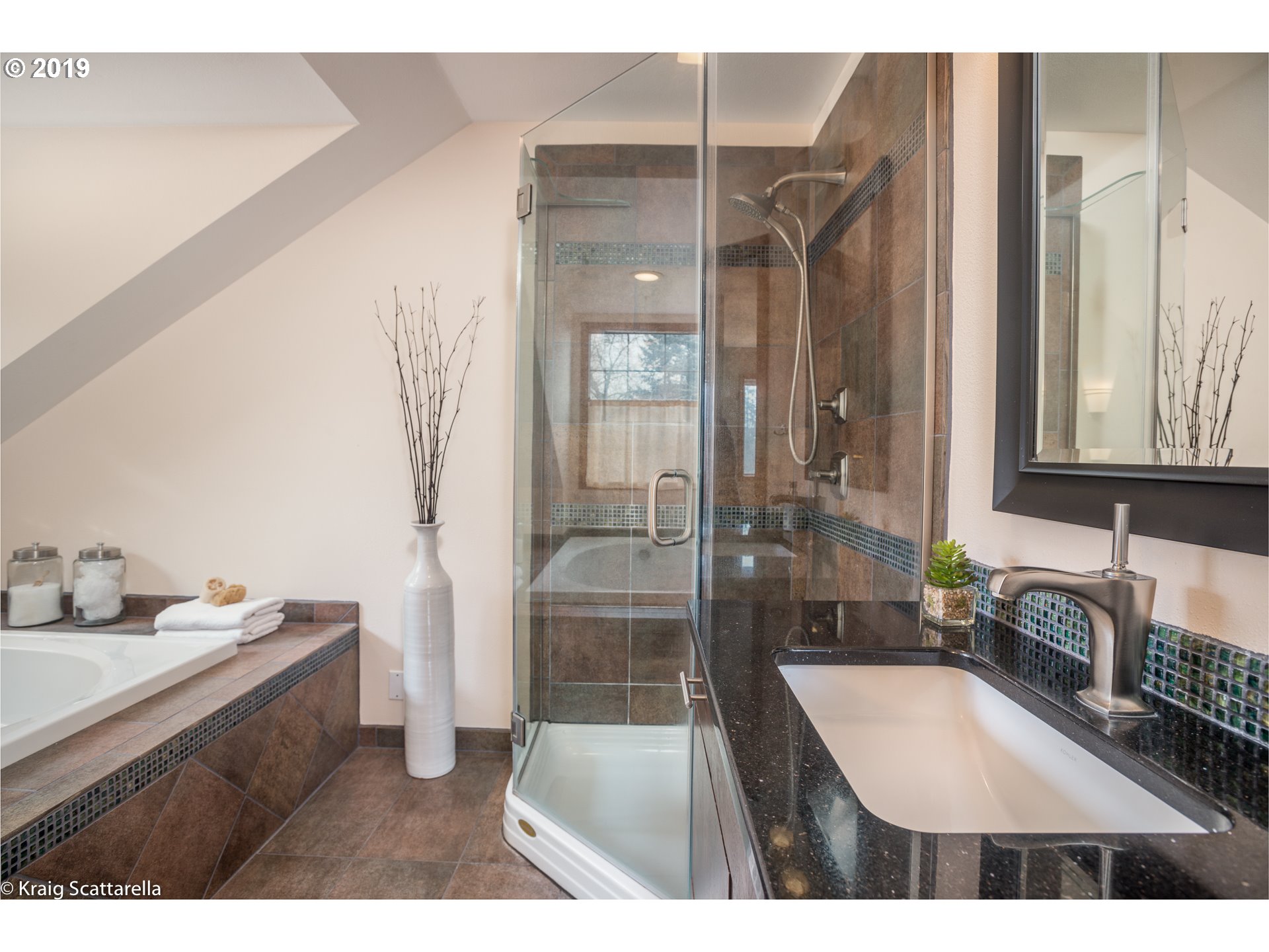 13675 Southwest Weir Road Beaverton, OR 97008 - Photo 21 of 26 Bathroom, Attached