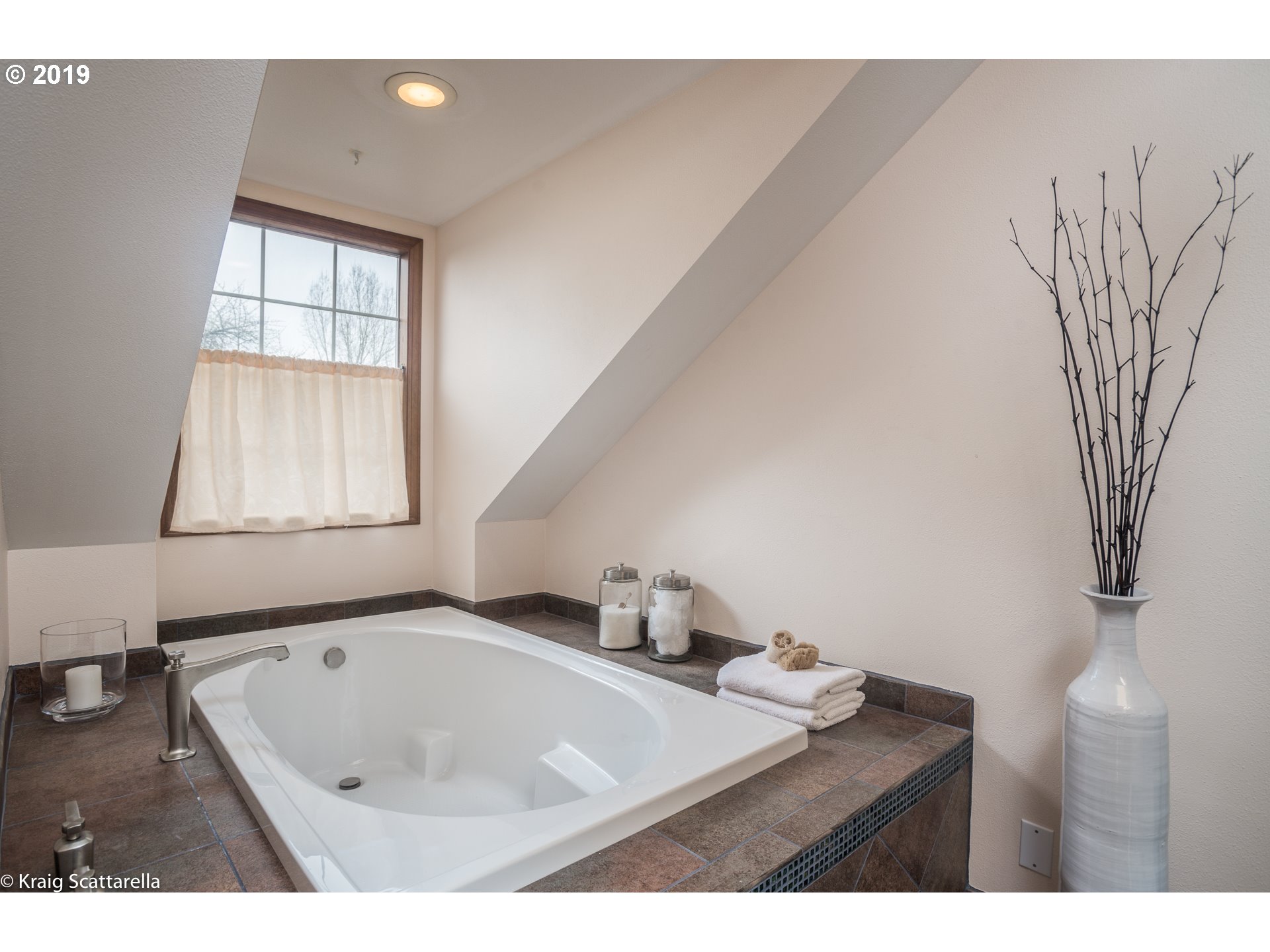 13675 Southwest Weir Road Beaverton, OR 97008 - Photo 22 of 26 Bathroom, Attached
