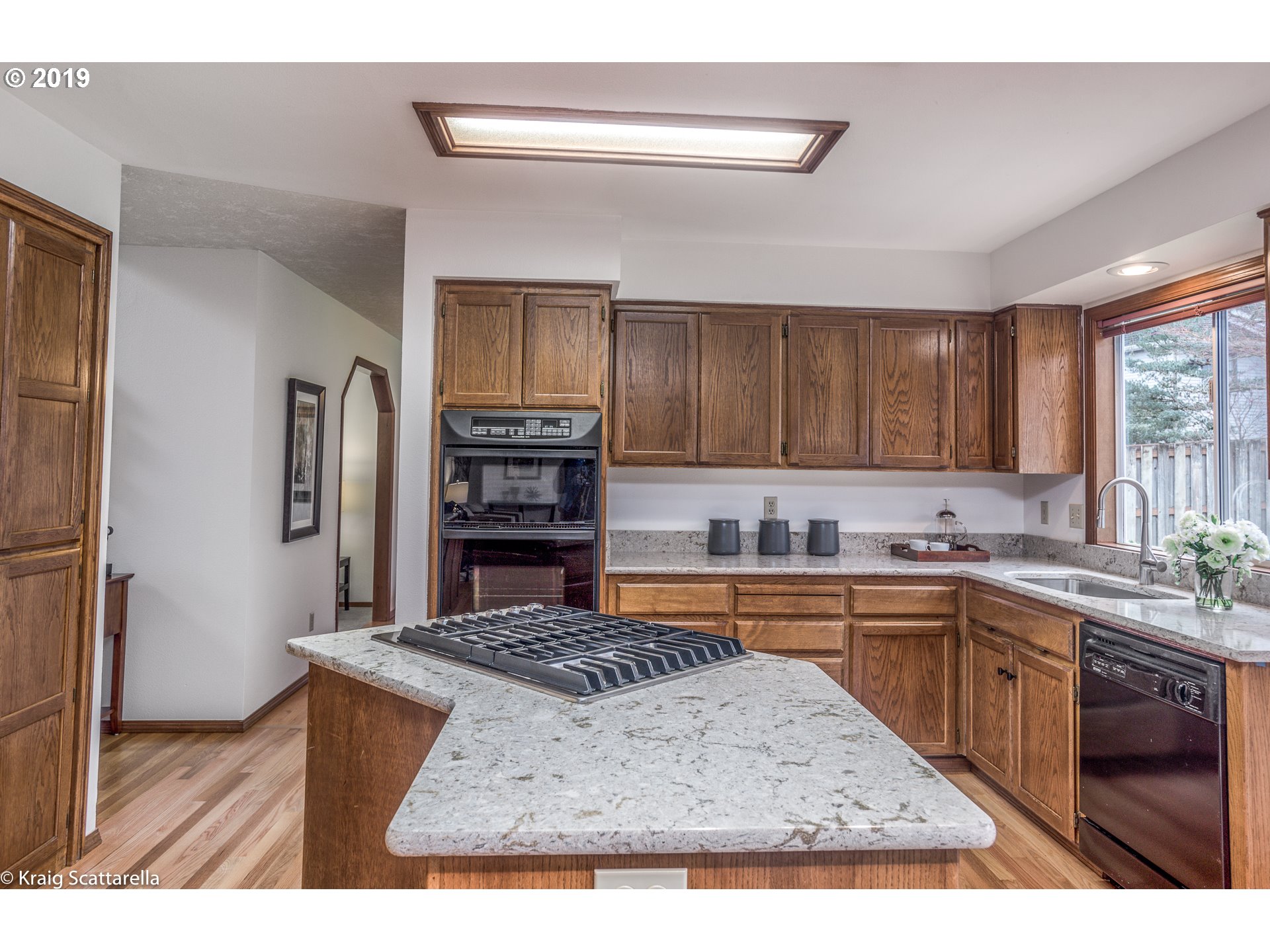 13675 Southwest Weir Road Beaverton, OR 97008 - Photo 8 of 26 Kitchen