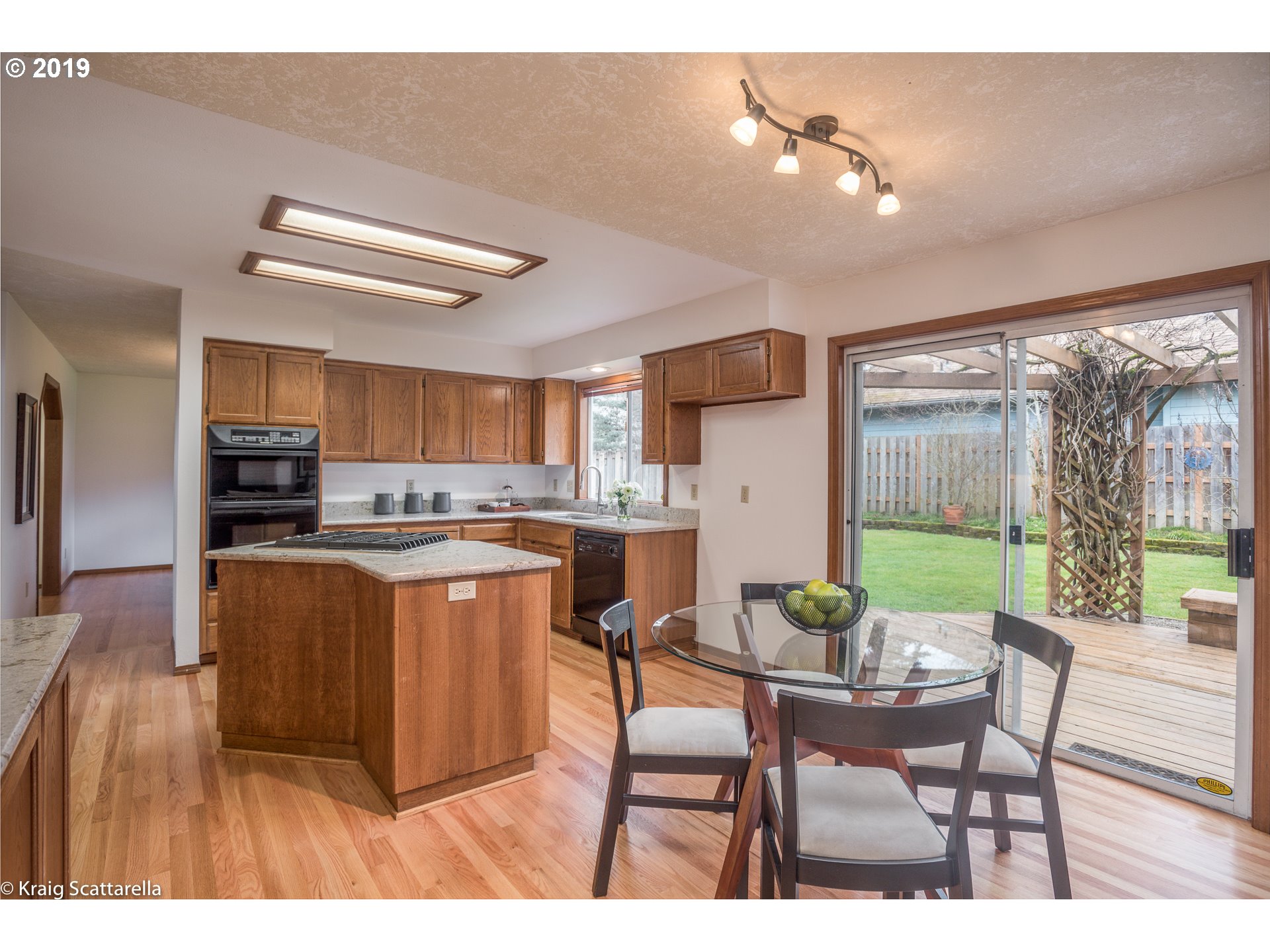 13675 Southwest Weir Road Beaverton, OR 97008 - Photo 9 of 26 Kitchen