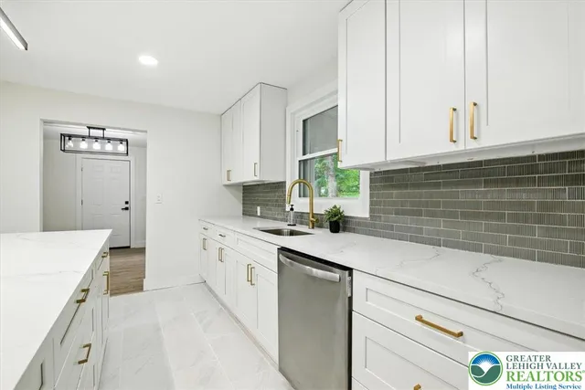 $420,000 | 1941 Leithsville Road, Hellertown, PA 18055