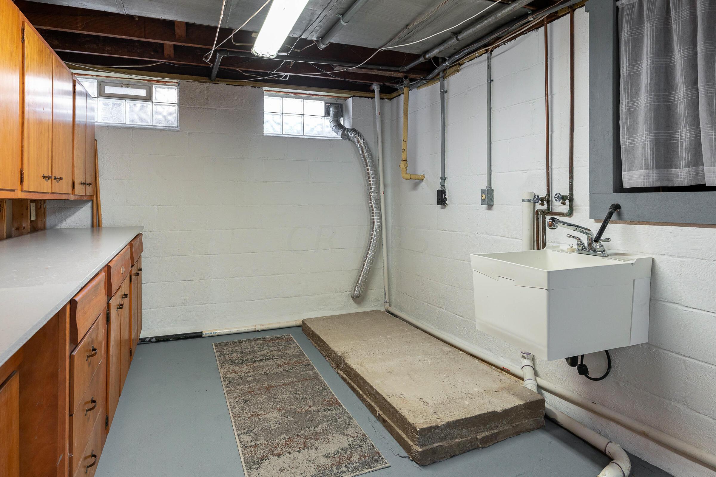 1733 Cardiff Road Columbus, OH 43221 - Photo 11 of 54 Laundry