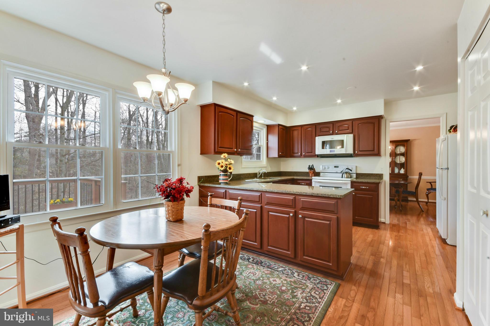 8135 Viola Street Springfield, VA 22152 - Photo 11 of 30 Eat-In kitchen space
