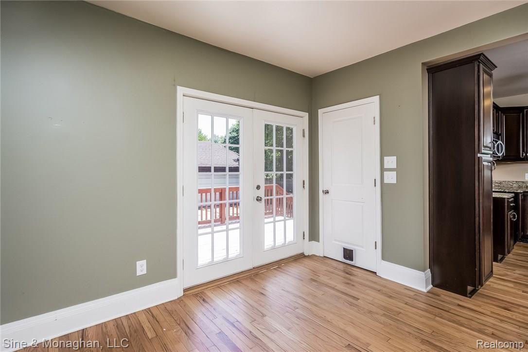 916 Rivard Boulevard Grosse Pointe, MI 48230 - Photo 18 of 73 018-Entrance-2930105-medium.jpg