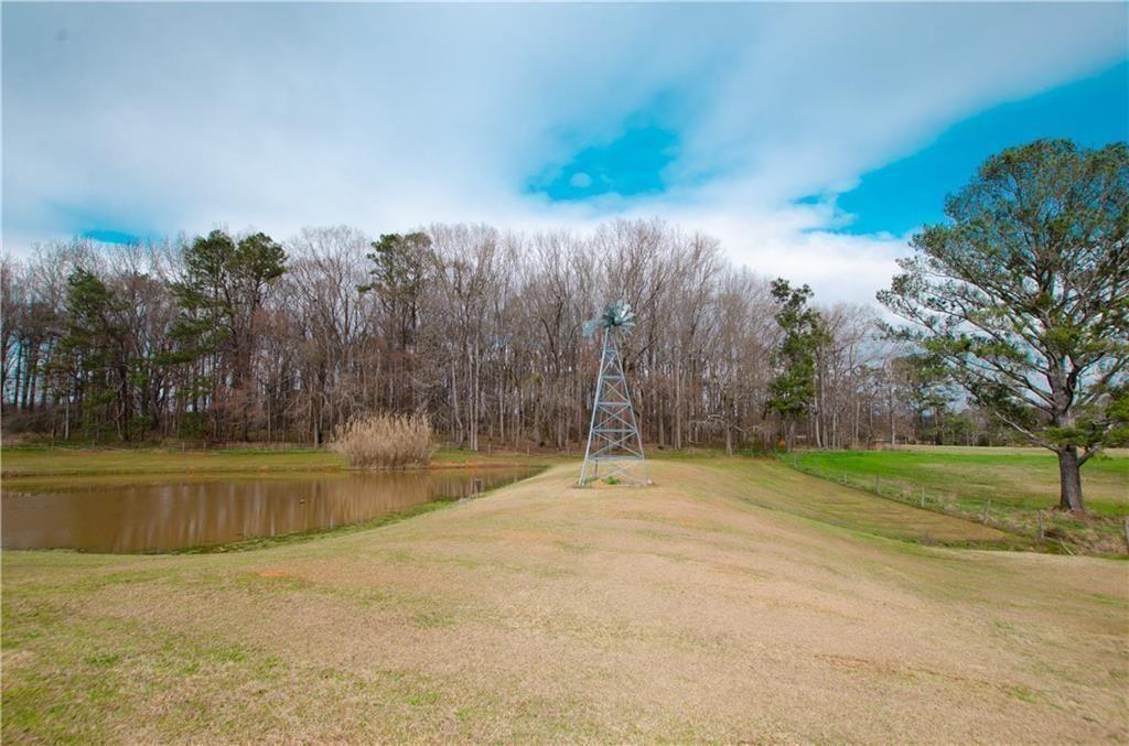 1331 Barrows Grove Road Madison, GA 30650 - Photo 37 of 47 a view of an outdoor space and tennis court