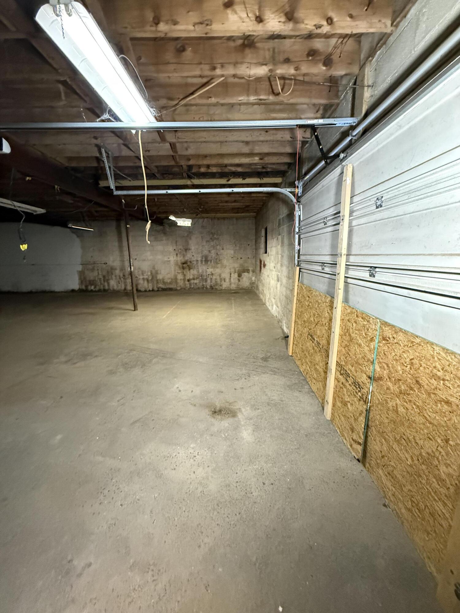 913 9th Street Southeast Roanoke, VA 24013 - Photo 15 of 20 a view of an empty room