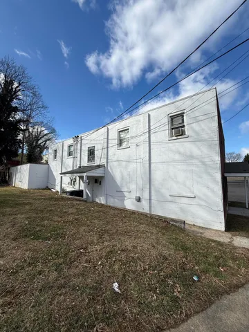 $1,640 | 913 9th Street Southeast, Roanoke, VA 24013