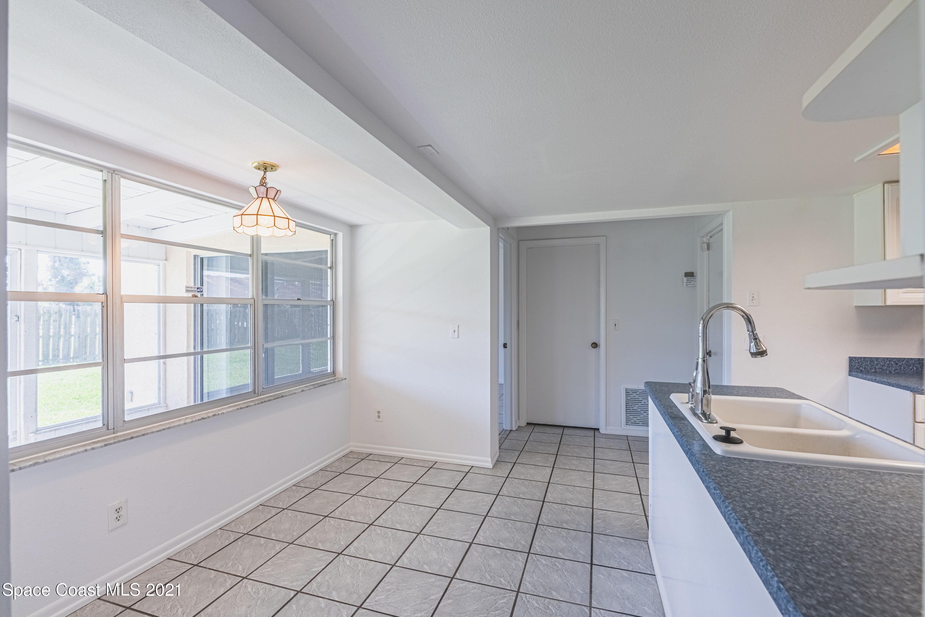 2021 Tallpine Road Melbourne, FL 32935 - Photo 15 of 44 Kitchen