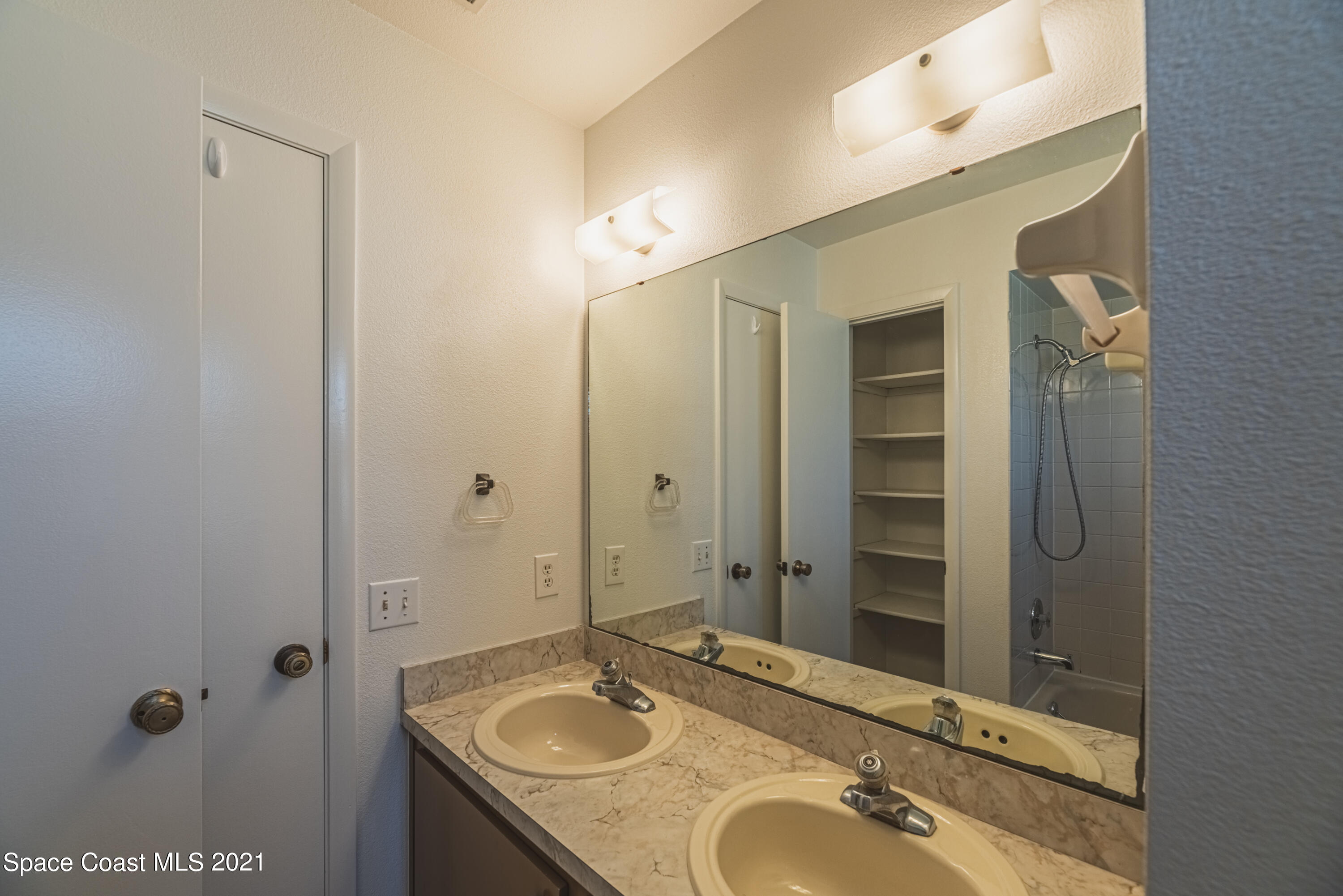 2021 Tallpine Road Melbourne, FL 32935 - Photo 28 of 44 Main Bathroom