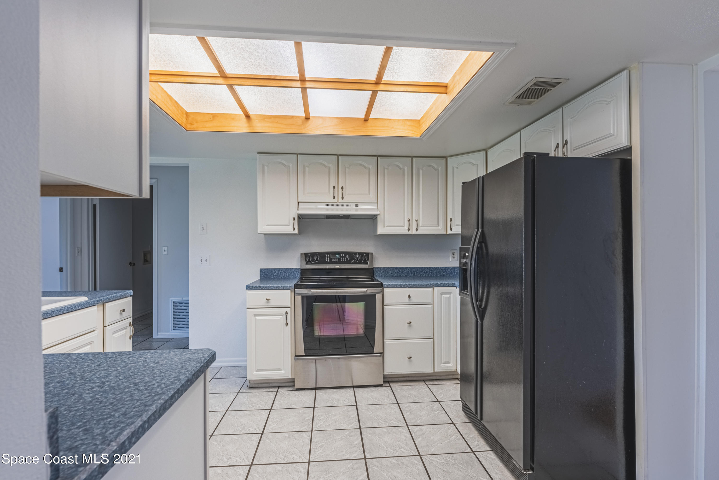 2021 Tallpine Road Melbourne, FL 32935 - Photo 10 of 44 Kitchen