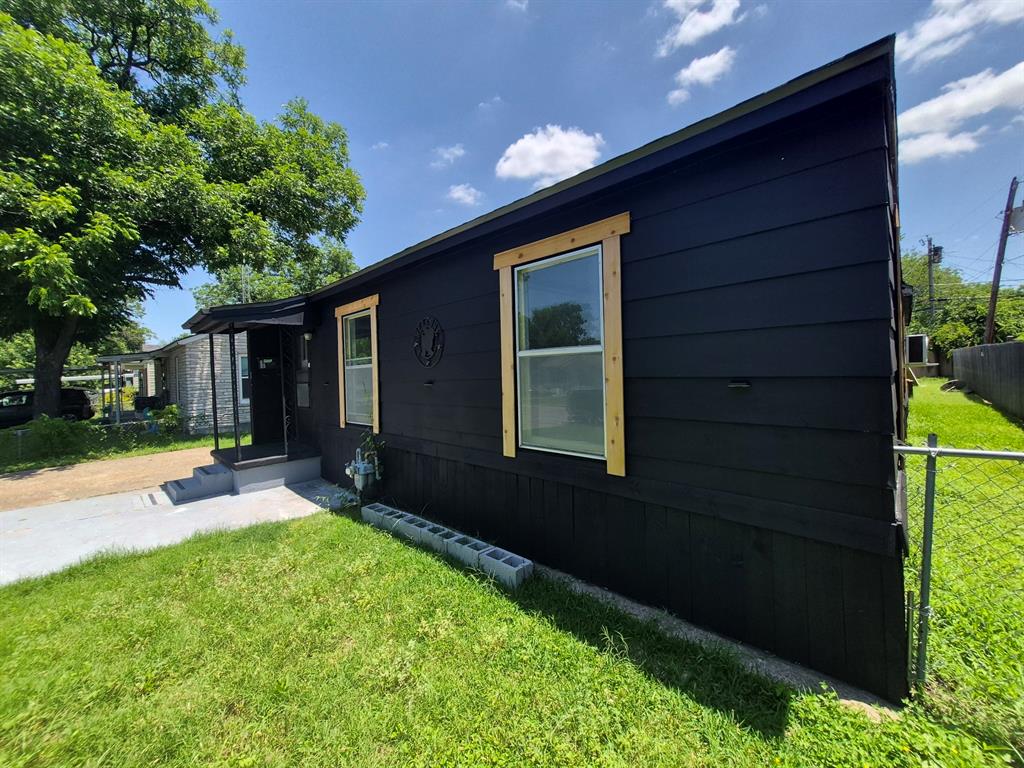 3720 Live Oak Avenue Waco, TX 76708 - Photo 2 of 27