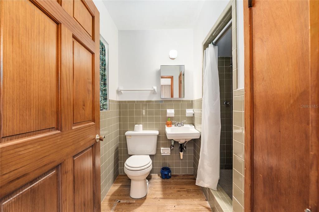 4367 Highway 301 Bushnell, FL 33513 - Photo 22 of 44 a bathroom with a toilet a sink and mirror