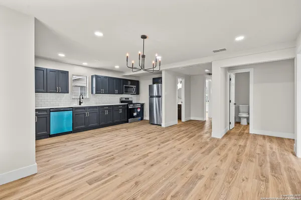 $1,750 | 2018 East Drexel Avenue, San Antonio, TX 78210