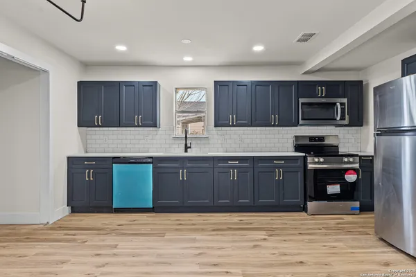 $1,750 | 2018 East Drexel Avenue, San Antonio, TX 78210