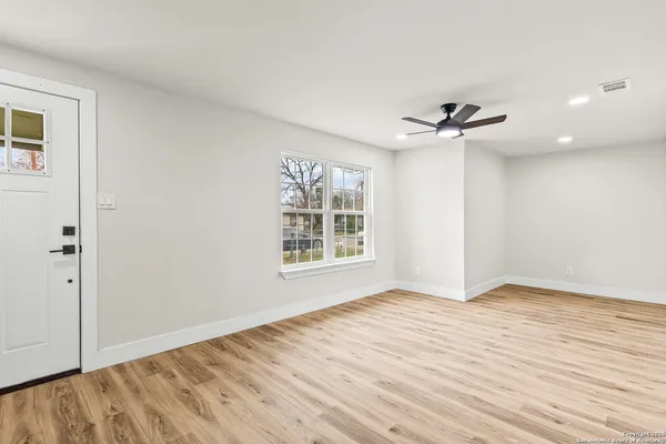 $1,750 | 2018 East Drexel Avenue, San Antonio, TX 78210