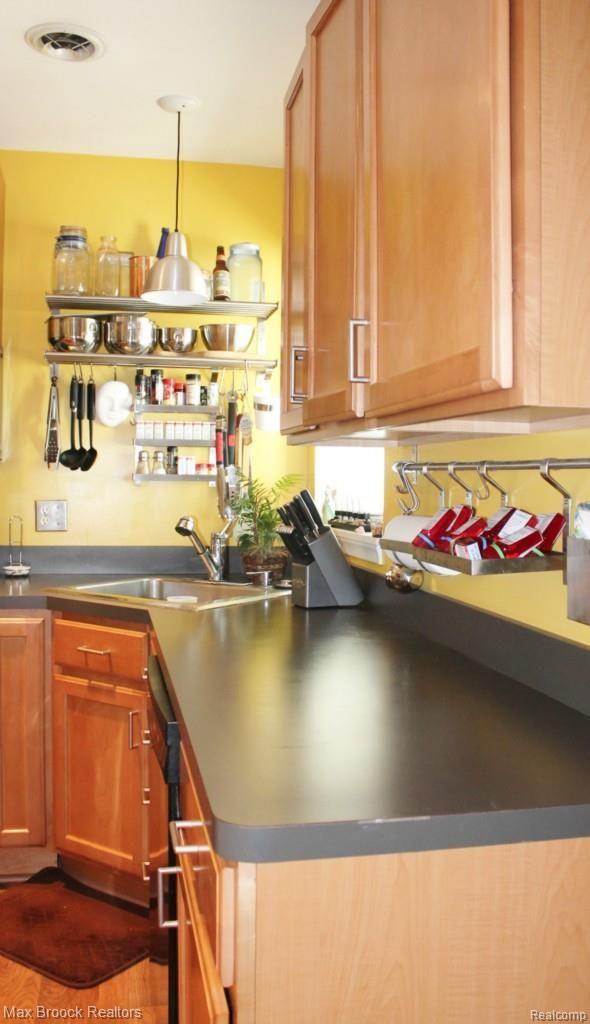 4024 West Webster Road Royal Oak, MI 48073 - Photo 9 of 30 IMG_4761.jpg
