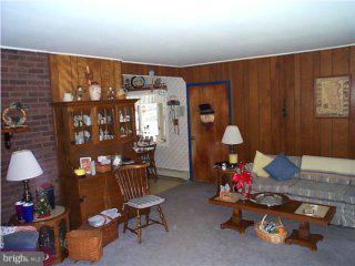 24 Great Oak Road Levittown, PA 19057 - Photo 2 of 4 Gallery Image 2