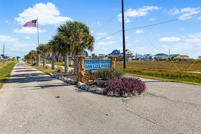 $460,000 | 12922 Buccaneer Parkway, Freeport, TX 77541