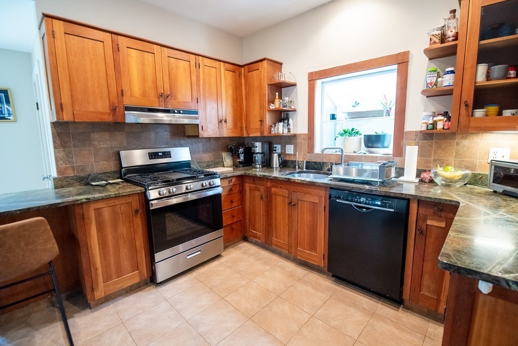 59 Thomas Road Swampscott, MA 01907 - Photo 4 of 32 Gallery Image 4