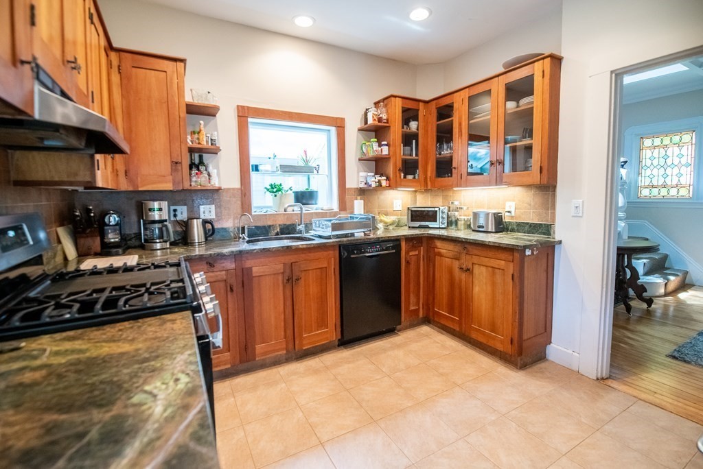 59 Thomas Road Swampscott, MA 01907 - Photo 5 of 32 Gallery Image 5