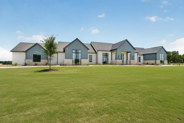 $2,500,000 | 220 Cavalier Court, Strawn, TX 76475