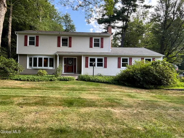 $450,000 | 102 Woodhaven Drive, Glenville, NY 12302
