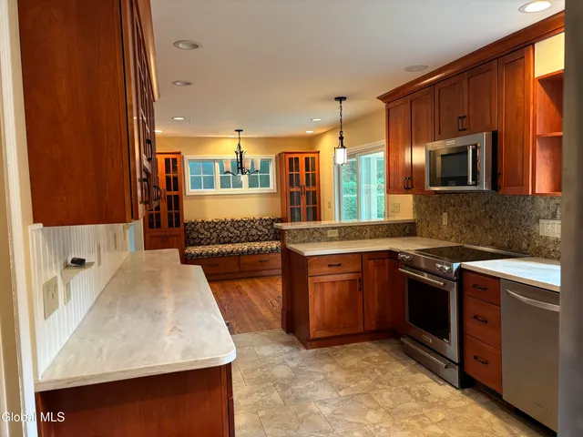 $450,000 | 102 Woodhaven Drive, Glenville, NY 12302