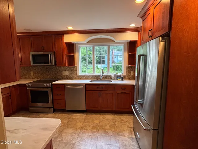 $450,000 | 102 Woodhaven Drive, Glenville, NY 12302