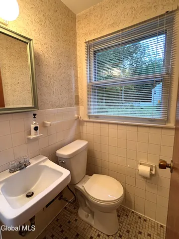 $450,000 | 102 Woodhaven Drive, Glenville, NY 12302