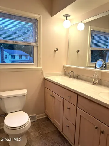 $450,000 | 102 Woodhaven Drive, Glenville, NY 12302