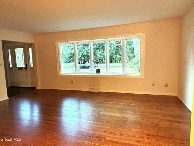 $450,000 | 102 Woodhaven Drive, Glenville, NY 12302