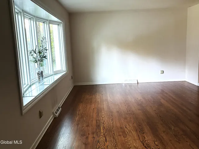 $450,000 | 102 Woodhaven Drive, Glenville, NY 12302