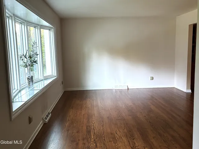 $450,000 | 102 Woodhaven Drive, Glenville, NY 12302