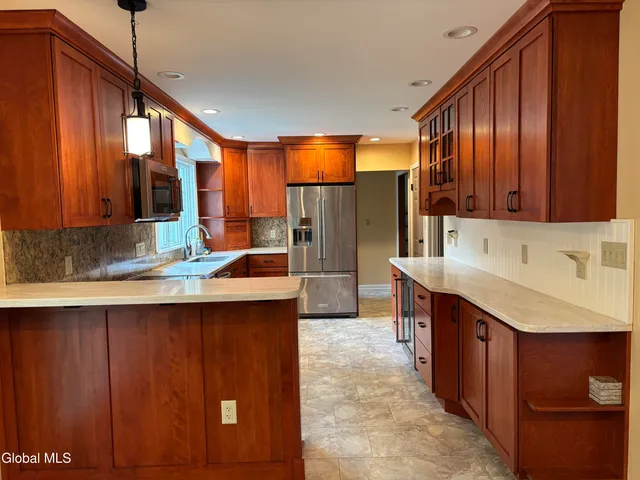 $450,000 | 102 Woodhaven Drive, Glenville, NY 12302