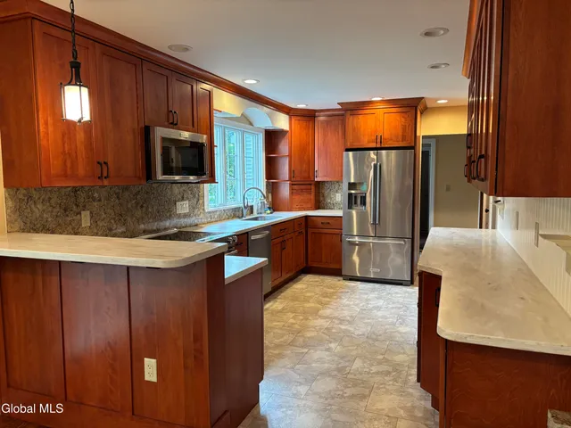 $450,000 | 102 Woodhaven Drive, Glenville, NY 12302