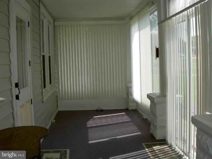 9130 Philadelphia Road Rosedale, MD 21237 - Photo 4 of 7 Sunroom
