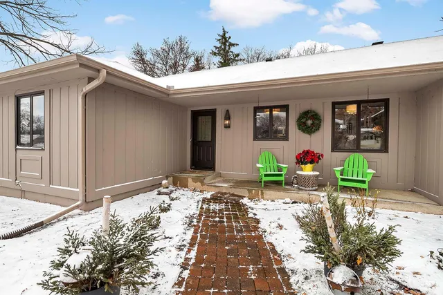 $550,000 | 16201 Hillcrest Lane, Eden Prairie, MN 55346