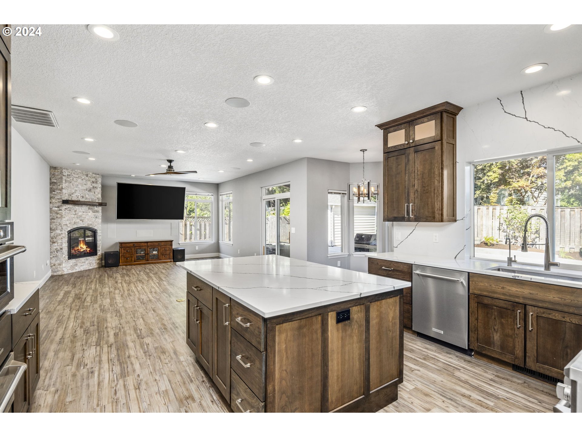 12372 Southwest Canvasback Way Beaverton, OR 97007 - Photo 10 of 45 Kitchen/Living Room