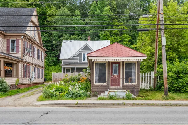 $350,000 | 376 Portland Street, St. Johnsbury, VT 05819