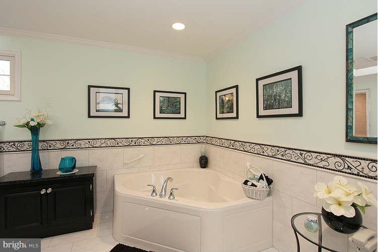 16710 Batchellors Forest Road Olney, MD 20832 - Photo 16 of 30 Bath (Master)