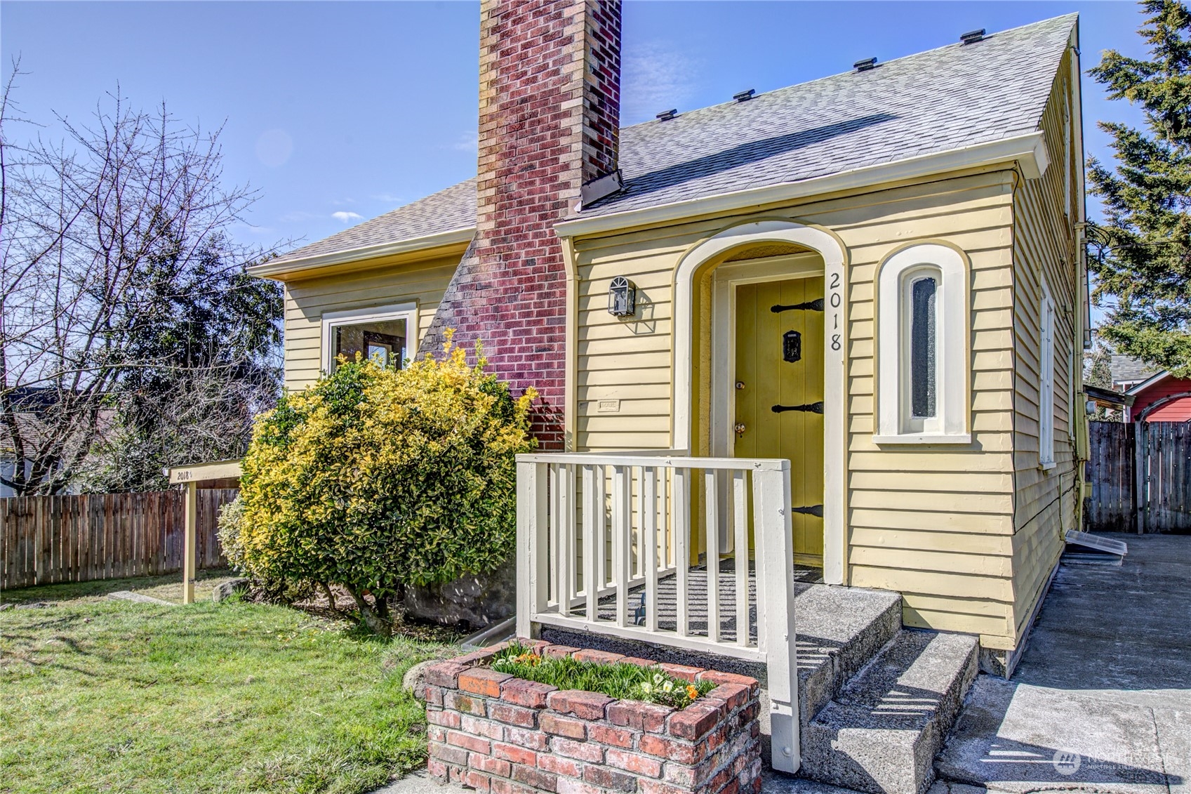 2018 11th Street Bremerton, WA 98337 - Photo 2 of 35 a front view of a house with garden