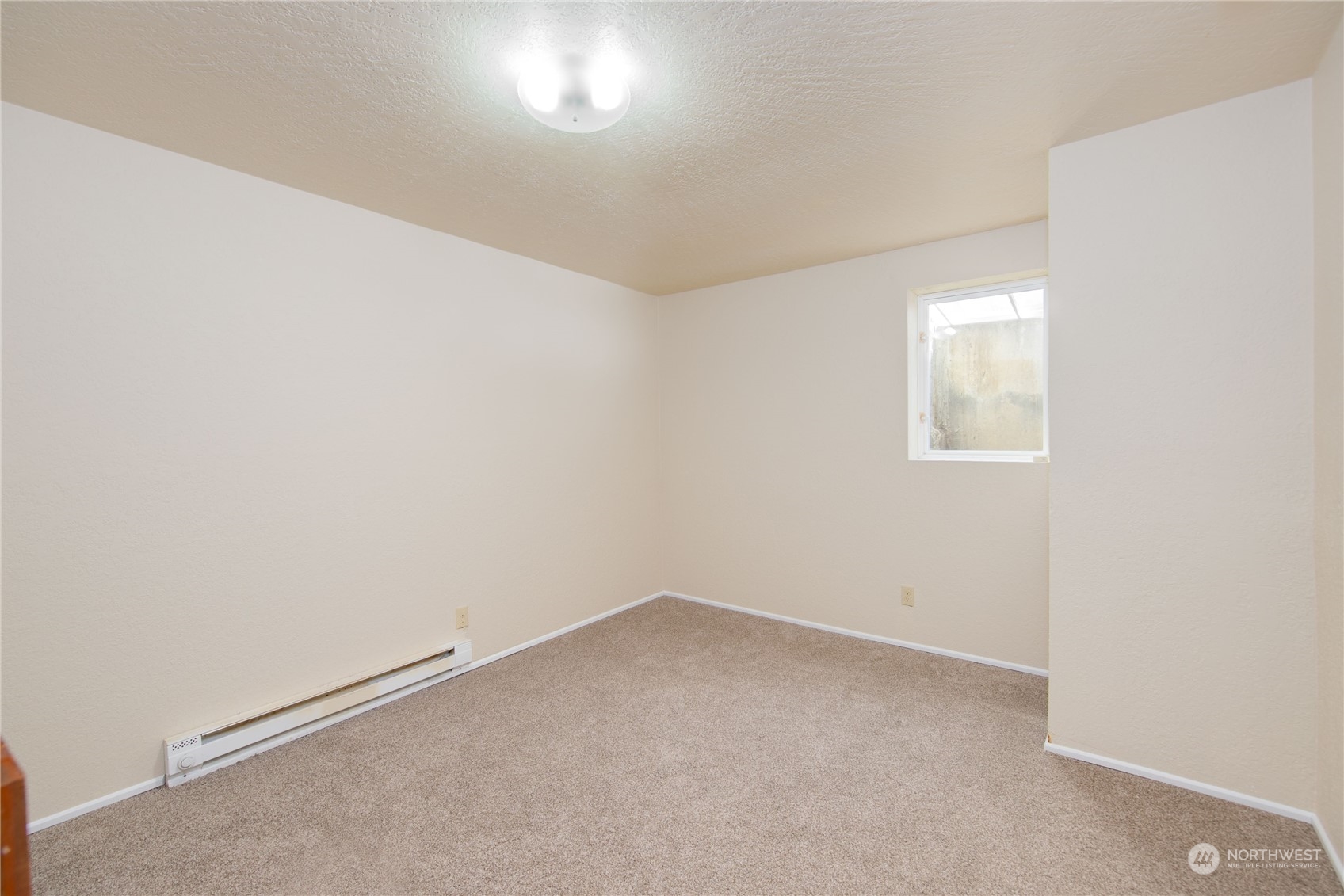 2018 11th Street Bremerton, WA 98337 - Photo 33 of 35 an empty room with a window