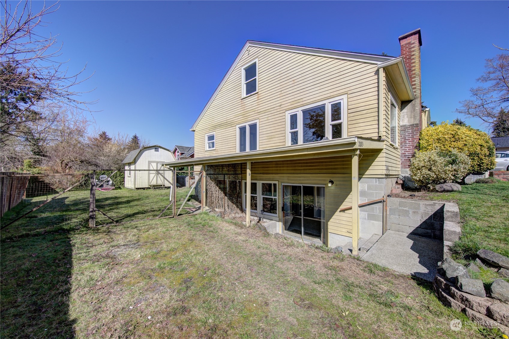 2018 11th Street Bremerton, WA 98337 - Photo 4 of 35 a view of small white house