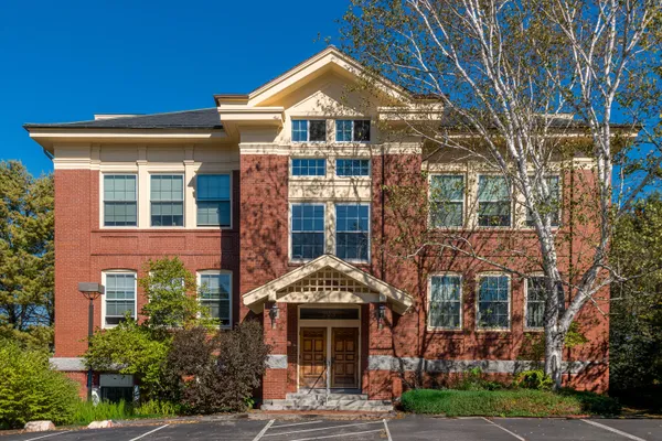 $380,000 | 245 Broadway, Unit 202, South Portland, ME 04106