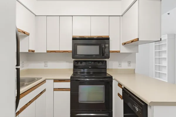 $380,000 | 245 Broadway, Unit 202, South Portland, ME 04106