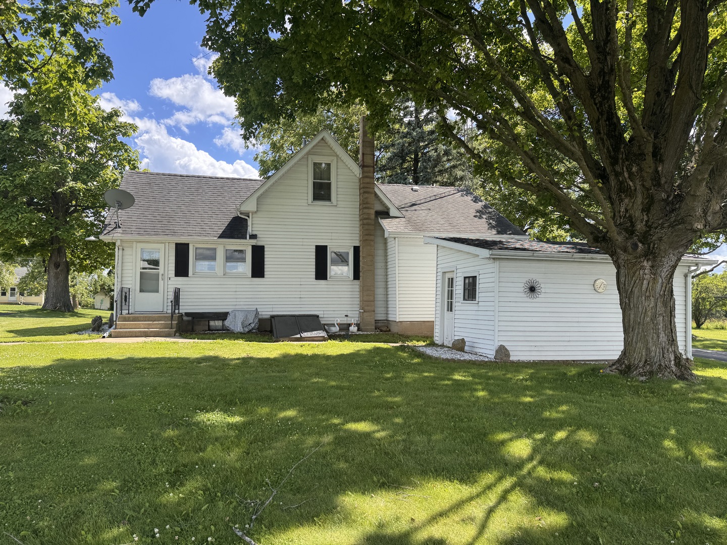 13311 Base Line Road Genoa, IL 60135 - Photo 2 of 19